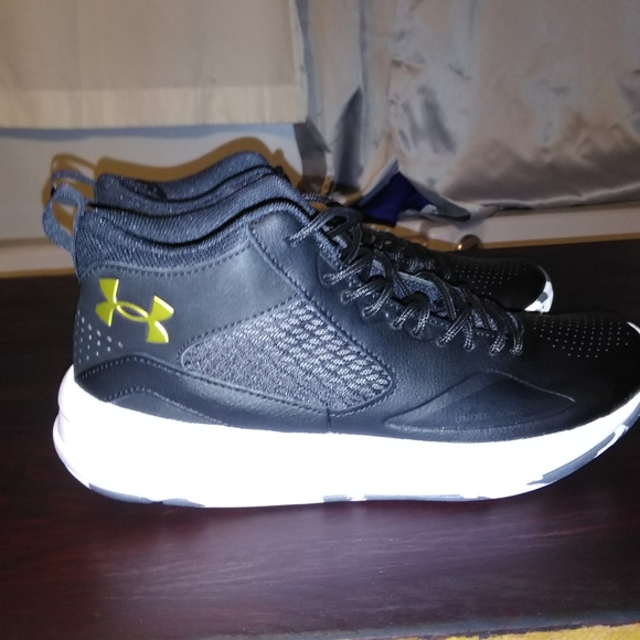 Men's size 10 basketball shoes - Picture 5 of 6